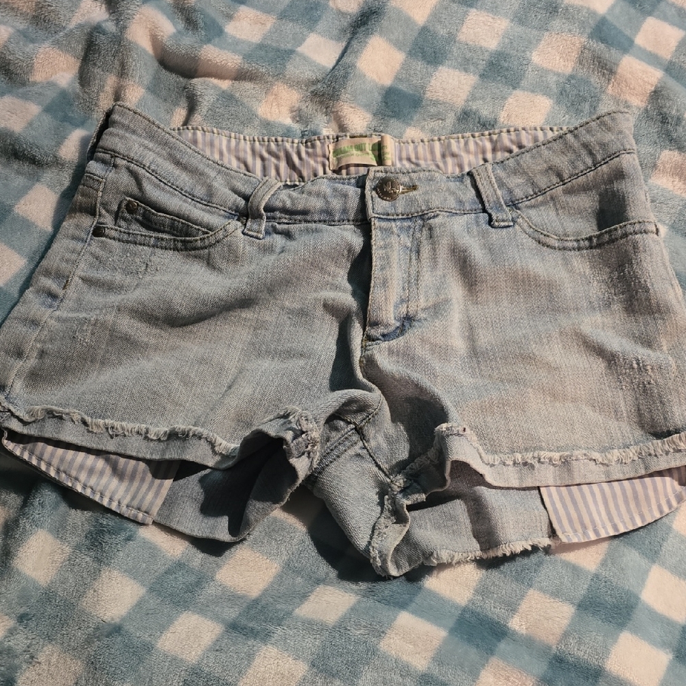 Selena Gomez Blue Jean Shorts Cut-Off Style